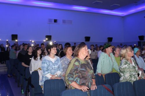 На сцене Лаишевского районного дома культуры выступил ансамбль из Омска