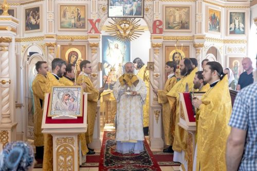 Митрополит Казанский и Татарстанский отслужил Божественную литургию в селе Ташкирмень Лаишевского района