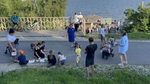 Юл билгеләре иле: уен формасында юл йөрү кагыйдәләре дәресе