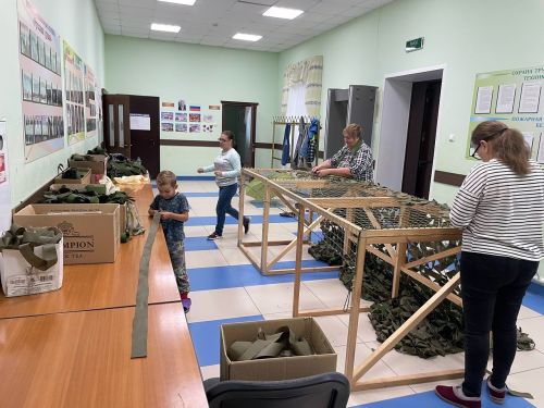 Над помощью участникам СВО в Лаишевском районе работают и подростки