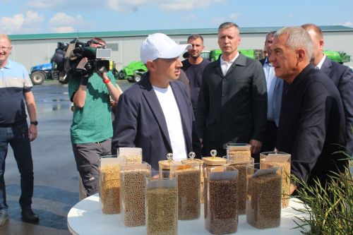 Раис РТ Рустам Минниханов встретился с аграриями Лаишевского района
