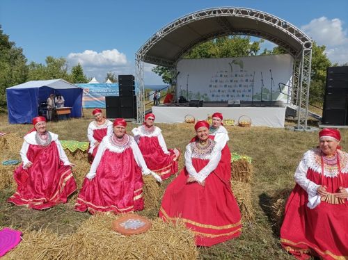 «Каравон» наполнил Яблочный спас волшебством народной музыки