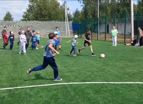 Дети из реабилитационного центра посетили новую спортивную площадку