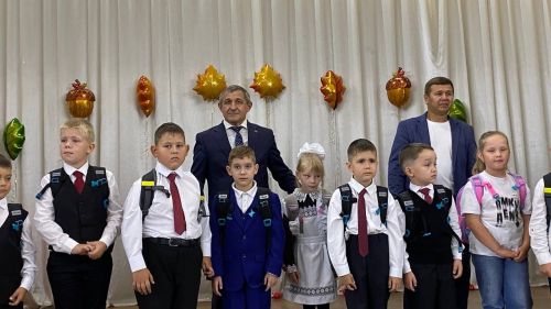 Мир знаний начинается с акции «Помоги собраться в школу»