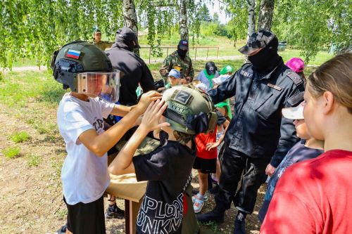 Сотрудники Росгвардии провели в Лаишеве мастер-класс по рукопашному бою