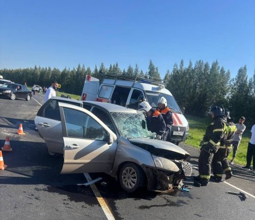 В результате ДТП водитель Datsun погиб, четыре человека госпитализированы