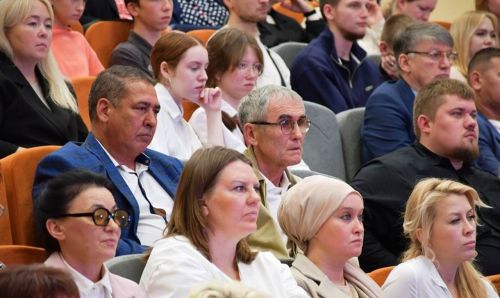 «Бердәм Россия» партиясенең күчмә утырышы Габишев авылының яңа мәдәният йортында узды