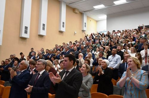 «Бердәм Россия» партиясенең күчмә утырышы Габишев авылының яңа мәдәният йортында узды