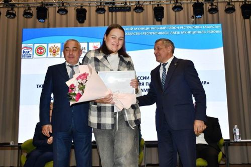 «Бердәм Россия» партиясенең күчмә утырышы Габишев авылының яңа мәдәният йортында узды