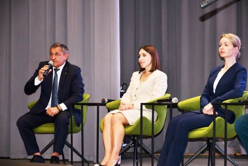 «Бердәм Россия» партиясенең күчмә утырышы Габишев авылының яңа мәдәният йортында узды