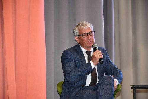 «Бердәм Россия» партиясенең күчмә утырышы Габишев авылының яңа мәдәният йортында узды