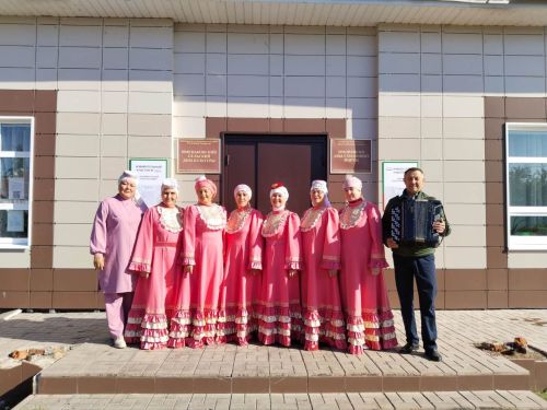 Сәхнәдә дә бердәм чыгыш ясыйлар,  сайлауларга да бердәм килгәннәр