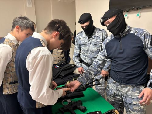 Усады куют кадры: в лицее «Инноватика» открылась «Школа юного пристава»