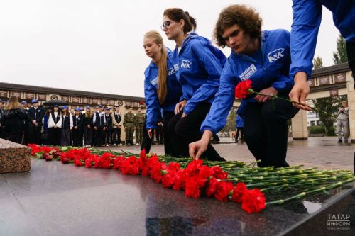 Школьники, студенты и активисты Казани почтили память жертв терроризма