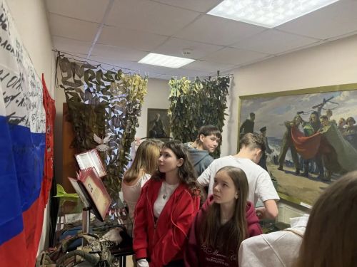 Ученики Лаишевской гимназии №1 посетили выставку «Музыка Великой Победы»