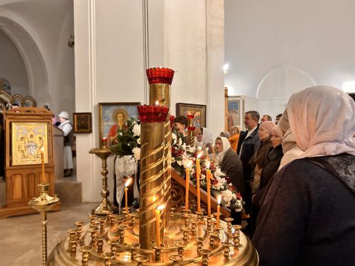Лаишевские храмы встретили Рождество Христово торжественными богослужениями