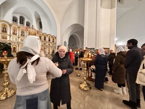 Лаишевские храмы встретили Рождество Христово торжественными богослужениями