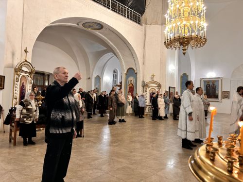 Лаишевские храмы встретили Рождество Христово торжественными богослужениями
