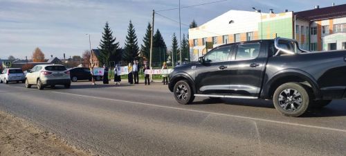 Юные инспекторы движения напомнили водителям о скоростном режиме