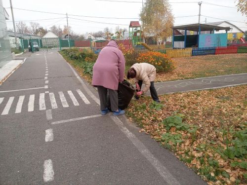 Жители Лаишева вышли на общегородской субботник