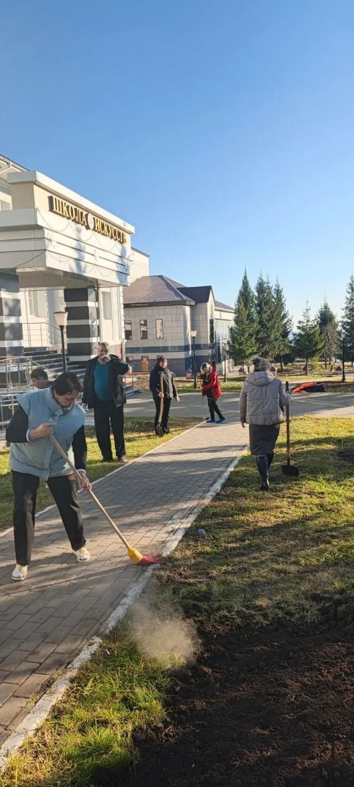 Жители Лаишева вышли на общегородской субботник