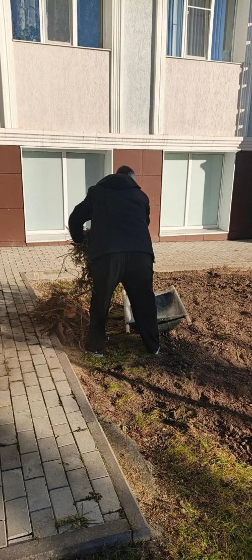 Жители Лаишева вышли на общегородской субботник
