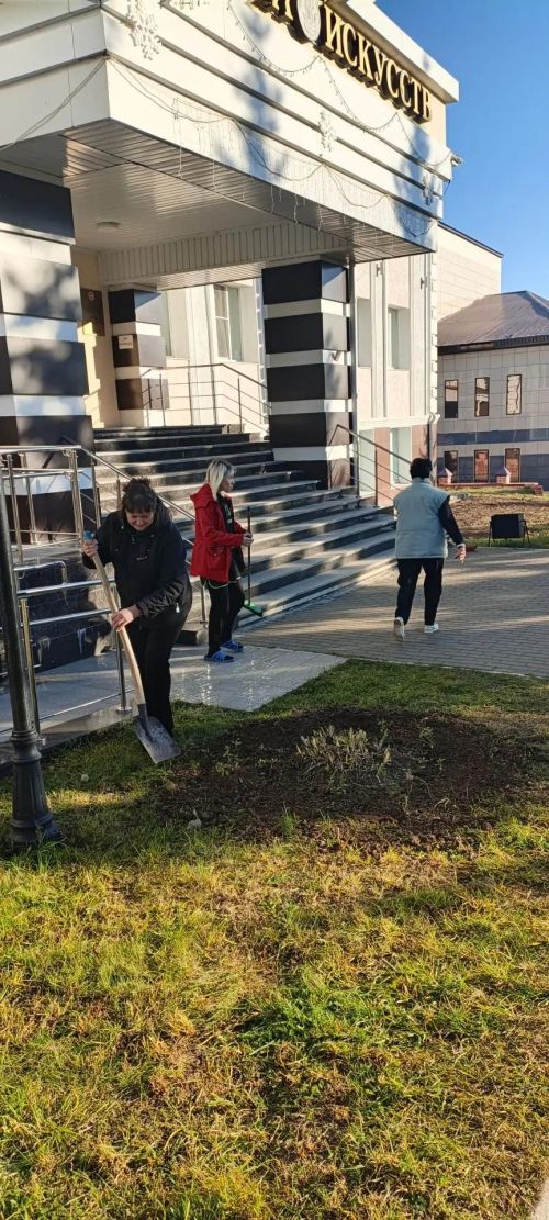 Жители Лаишева вышли на общегородской субботник