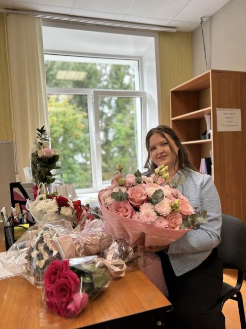 Выпускница гимназии вернулась в родные стены педагогом