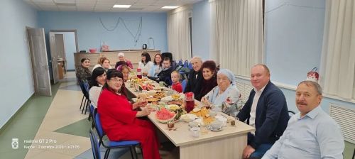 В честь Дня пожилых людей в Кирбях организовали чаепитие и концерт