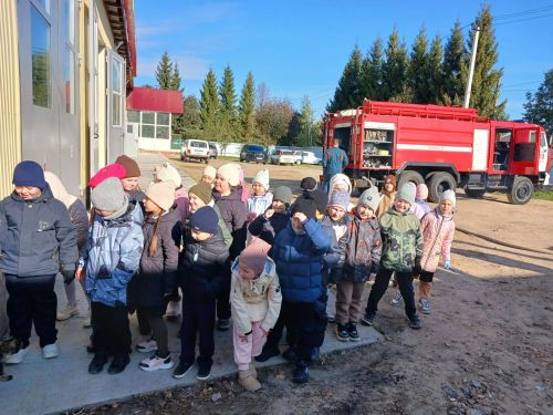 От теории к практике: юные краеведы примерили каски огнеборцев