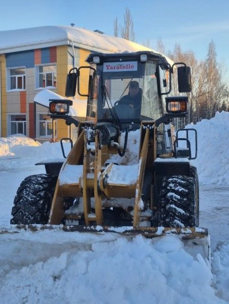 «Яратель» после метелей пришла на помощь школе