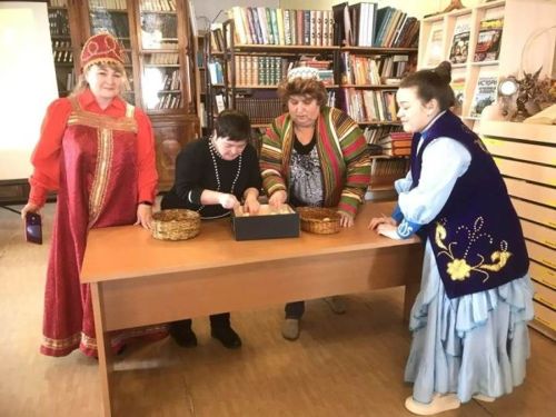 Лаеш китапханәсе Россия халыклары бердәмлегенең фольклор каруселен үткәрде