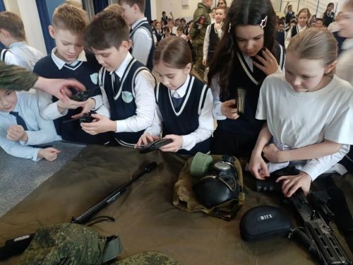 Учащиеся Лаишевского района познакомились с военными полицейскими