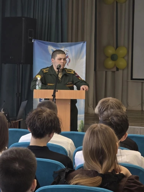 Курсант из Казанского высшего танкового командного училища провёл встречу со школьниками