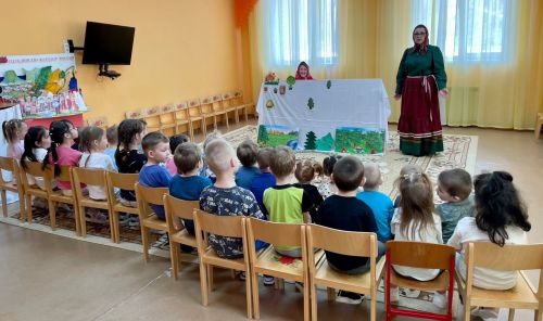 Сегодня — День театра