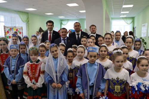 Участнику СВО из Лаишевского района вручили ключи от автомобиля