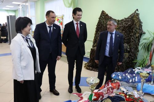 Участнику СВО из Лаишевского района вручили ключи от автомобиля