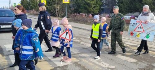 «Стоим за жизнь!» —  напомнили о безопасности на дороге