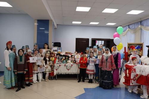 На сцене районного дома культуры соревновались школьные театры Лаишевского района