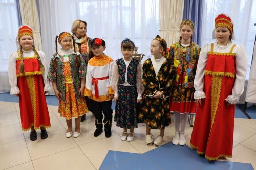 На сцене районного дома культуры соревновались школьные театры Лаишевского района