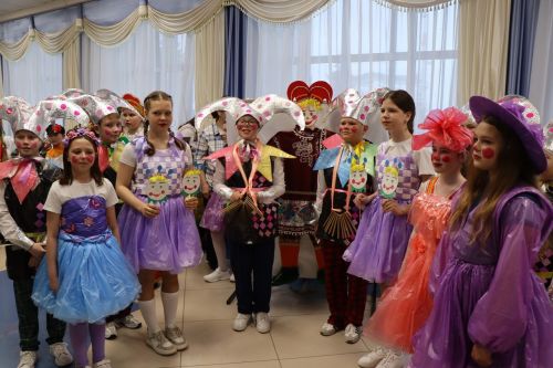 На сцене районного дома культуры соревновались школьные театры Лаишевского района
