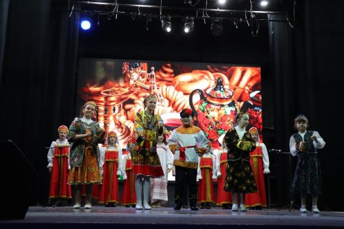 На сцене районного дома культуры соревновались школьные театры Лаишевского района