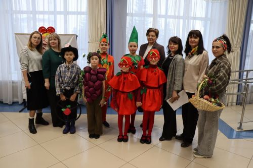 На сцене районного дома культуры соревновались школьные театры Лаишевского района