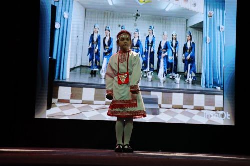 На сцене районного дома культуры соревновались школьные театры Лаишевского района