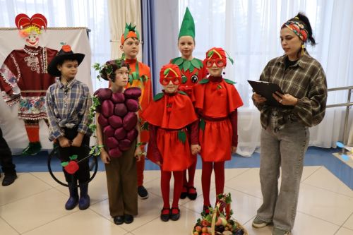 На сцене районного дома культуры соревновались школьные театры Лаишевского района