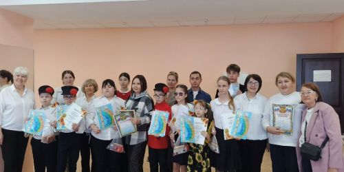 Инженеры-лицеисты и фольклорный ансамбль объединили Пасху и День космонавтики в Лаишево