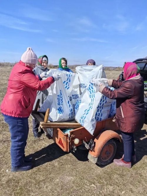 Субботник в Атабаево: уборка прибрежной полосы реки Кама в рамках акции «Вода России»