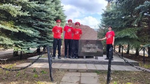 Юнармейцы Габишевской школы провели субботник у мемориала героям Великой Отечественной войны