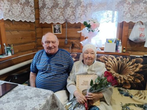 Еллар сынаган мәхәббәт: Имәнкискәдә 50 еллык гаилә бәхетен билгеләп үттеләр