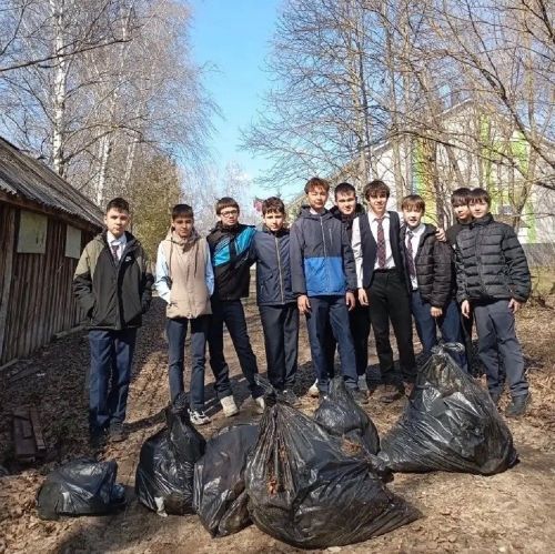 Подростки Лаишевского района поддерживают чистоту родного села